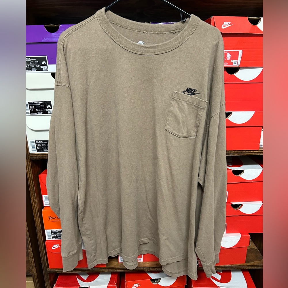Nike premium essentials tee